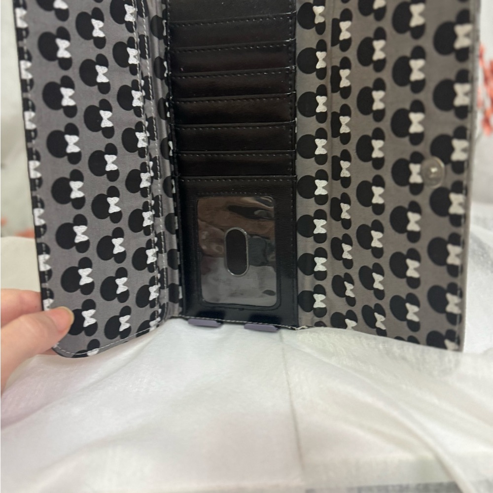 Disney Mickey Mouse Design Cream and Black Wallet - Picture 3 of 4